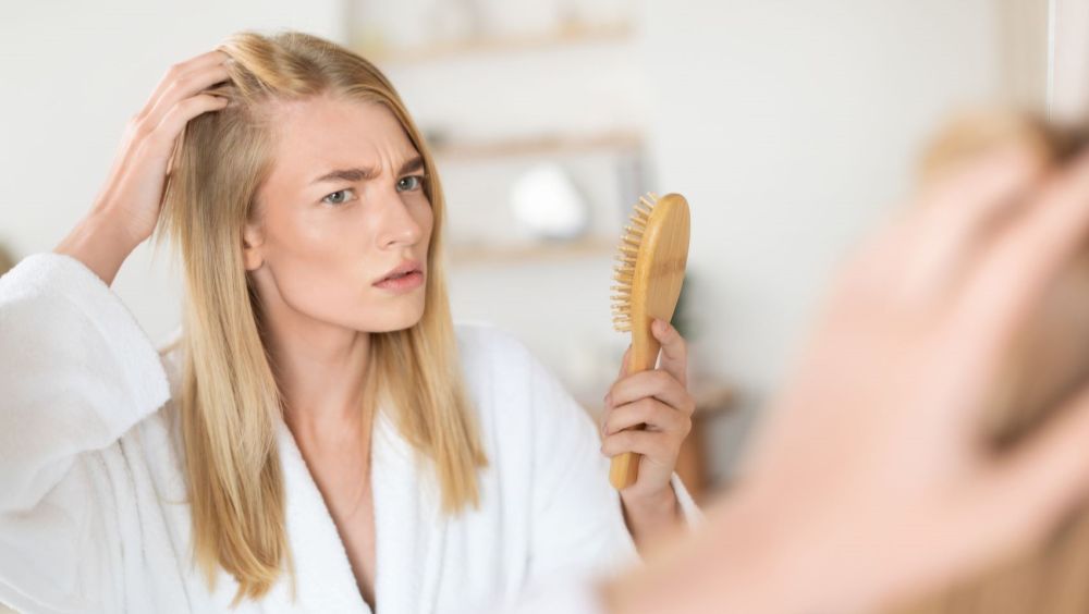 Выпадение волос от стресса: сколько длится и как восстановиться