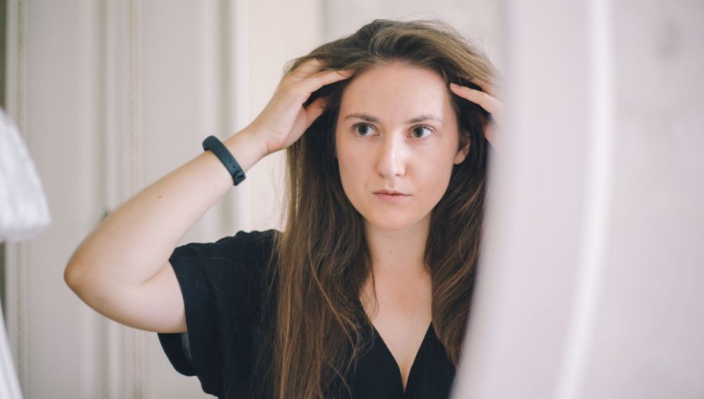 Перхоть: откуда берется и как от нее избавиться навсегда